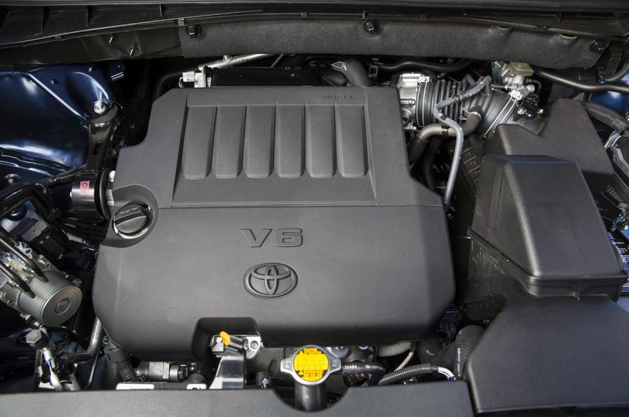 Моторный отсек Toyota Highlander (XU50) 2013 года  (фото 21 из 80)